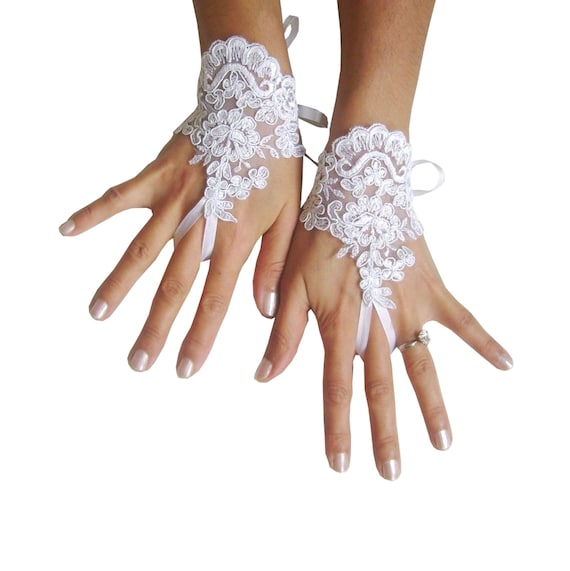 White   lace gloves, minimalist wedding, short gloves for bride,
