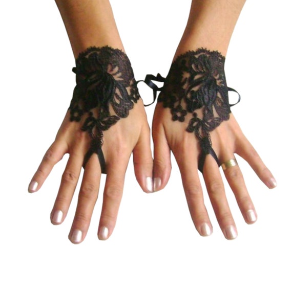 Gothic lace glove, black cuffs, wristlets lace, steampunk, gothic wedding, bridesmaid gift, bridal shower, beach party, prom party,