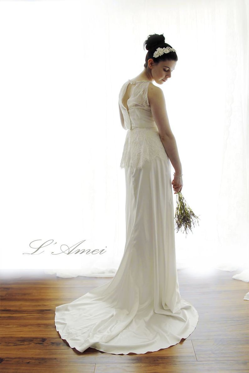 Clearance-Unique Simple Column Floor length scoop neckline Wedding Bridal Dress with Embellished Neckline and Small Train