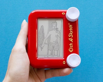 Hallo und Willkommen bei Chili's - Etch A Sketch art | Rebe Meme Kunst | Meme Dekor | Meme Fankunst