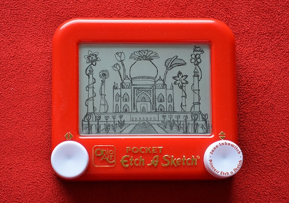 Giant Etch-A-Sketches : Project-A-Sketch