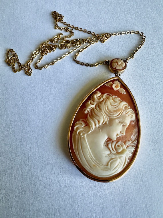 Large Antique 18k Gold Cameo Necklace
