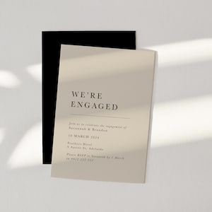 Modèle d’invitation de fiançailles beige, Invitation de fête de fiançailles moderne, Carte de fiançailles imprimable minimaliste, Nous sommes fiancés, Adore Set