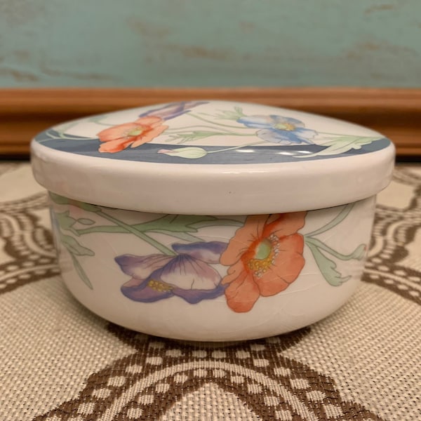 Vintage Hankook Korea Floral Design Ceramic Covered Round Trinket Box