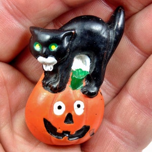 Halloween Pin / Brooch, Black Cat on Jack O' Lantern, Vintage Holiday image 4