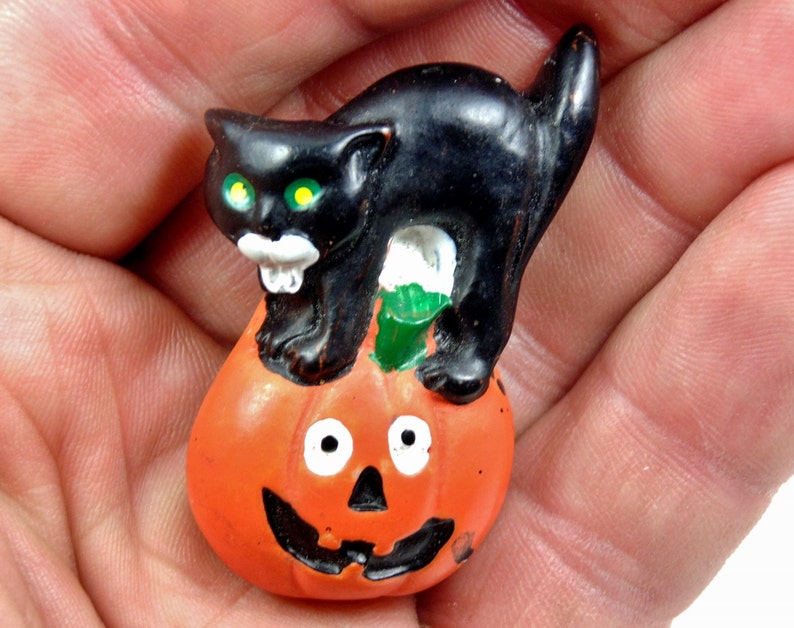 Halloween Pin / Brooch, Black Cat on Jack O' Lantern, Vintage Holiday image 4