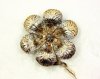 Vintage Signed ART Gold Tone and Silver Tone Flower Brooch