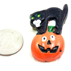 Halloween Pin / Brooch, Black Cat on Jack O' Lantern, Vintage Holiday image 3