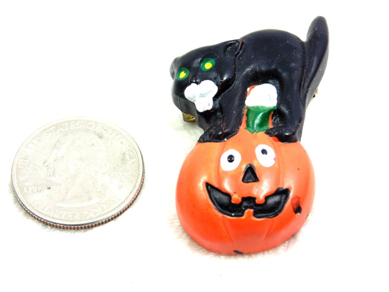 Halloween Pin / Brooch, Black Cat on Jack O' Lantern, Vintage Holiday image 3