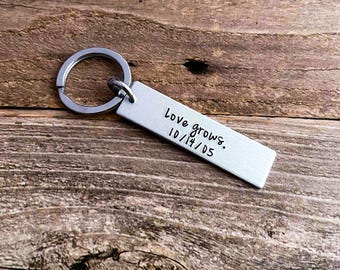 Love Grows with Anniversary Date Key Chain Husband Wife Boyfriend Girlfriend Special Anniversary Date Dating Gift Long Distance Keychain