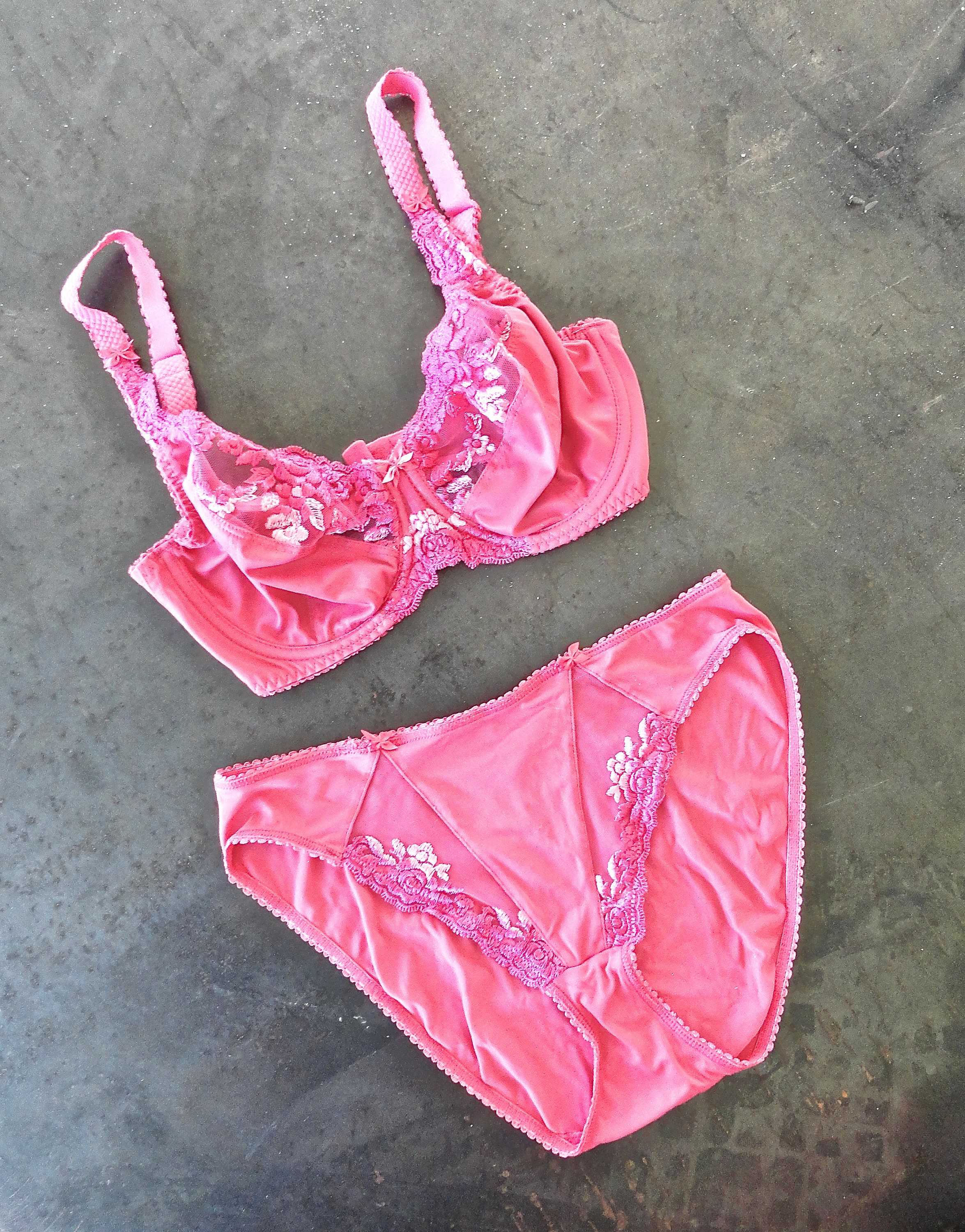 90s FANTASIE Raspberry Bra Panty Set Lace Applique Mesh Bikini