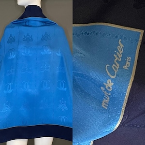 Preciosa bufanda de seda Cartier azul marino 30 en excelente estado