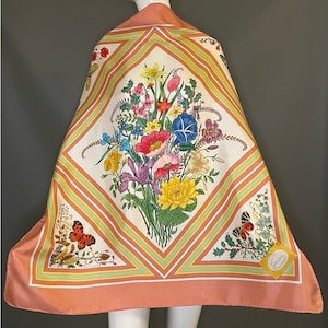 Rare Vintage Gucci V Accornero Silk Scarf 34 In Very Good Condition