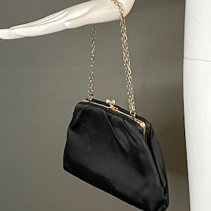 Cartera de mano Gorg Vtg de los años 60 con cierre de tela negra y cadena en tono dorado, sin condición