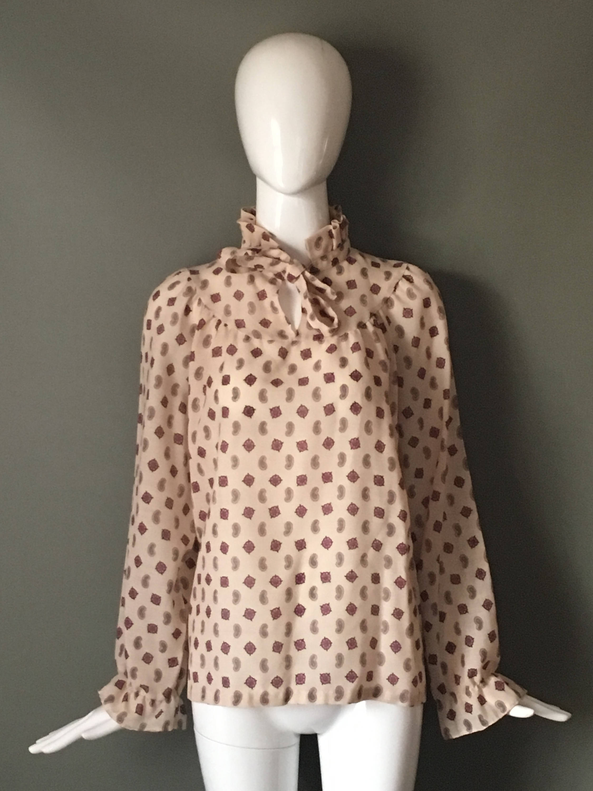 Vtg 70s Indie Print John Meyer Label Ruffle Victorian Neckline Ruffle Cuffs Top Blouse Rare 14 L Size Mint Hippy Buttons Up Salmon Peachy