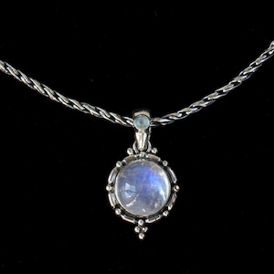 Collar de plata de ley con piedra lunar arcoíris: colgante estilo boho balinés hecho a mano—EPIFANÍA
