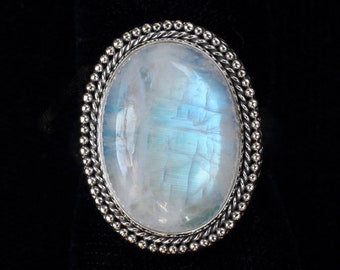 Anillo llamativo de piedra lunar arcoíris: Anillo grande ovalado de plata de ley estilo balinés—ATHENA