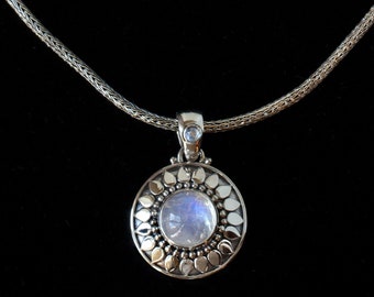 Collier soleil céleste avec pierre de lune arc-en-ciel fabriqué à la main en argent sterling dans un style balinais : SUNSHINE