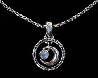 Collier céleste avec pierre de lune arc-en-ciel et croissant de lune fabriqué à la main en argent sterling : SELENE