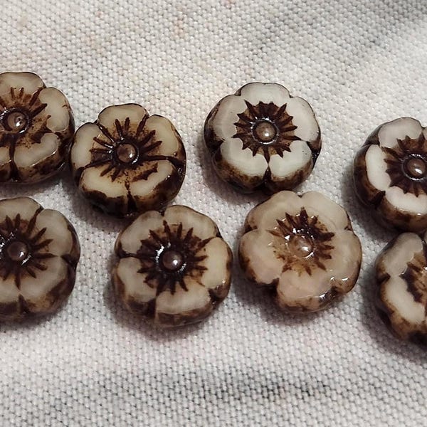 Ocho cuentas de vidrio checo con forma de flor de Hawái de 8 mm