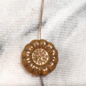 Seis cuentas de vidrio checo con forma de girasol de 13 mm imagen 3