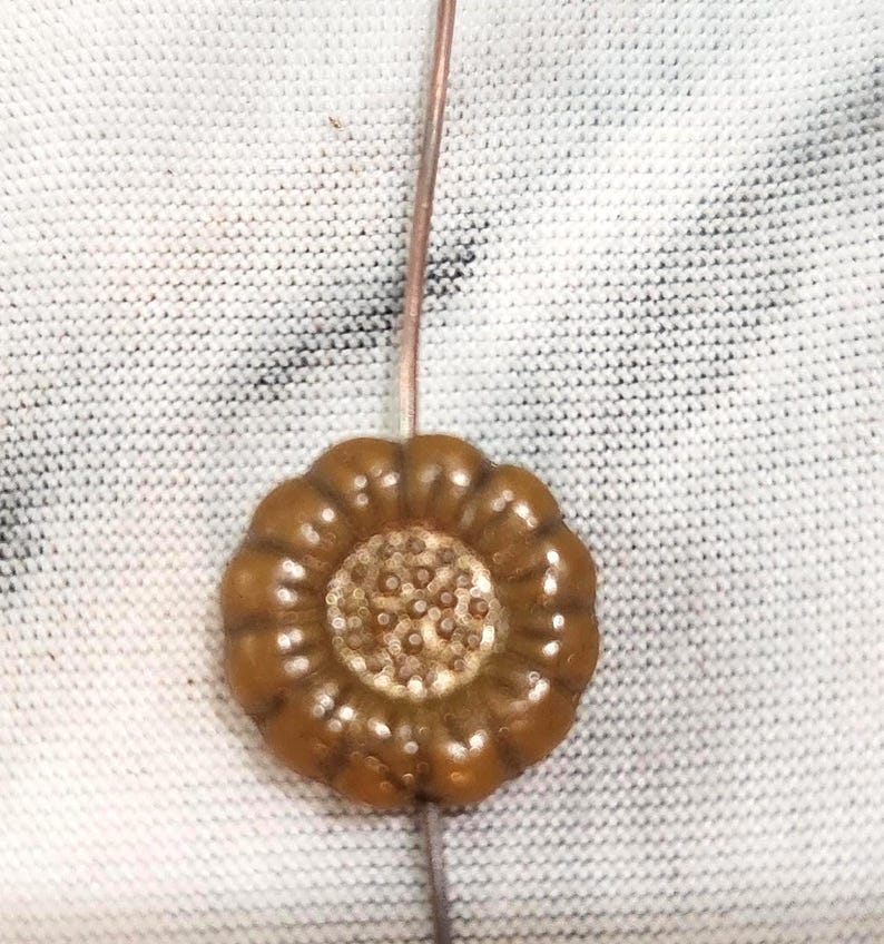 Seis cuentas de vidrio checo con forma de girasol de 13 mm imagen 3