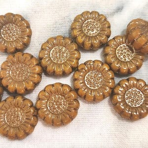 Seis cuentas de vidrio checo con forma de girasol de 13 mm imagen 2