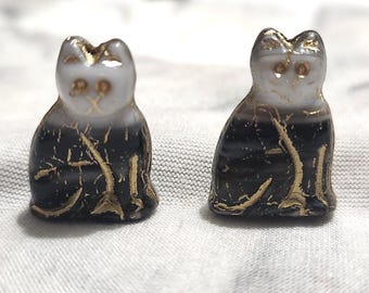 Dos gatitos sentados en. Cuentas de vidrio checo de 1x colores
