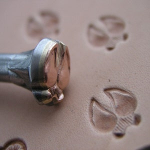 011-06 White tail Deer track Leather stamp 11 x 12 mm brass work surface with own handle