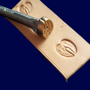 011-07 Traccia di cervo Timbro in pelle 12 x 11 mm Superficie di lavoro in ottone con maniglia propria