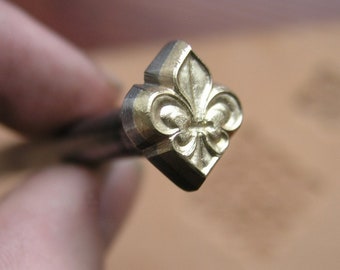 014-04 Fleur de Lis Lilie Stamp Leather Saddlery Tool Punch Brass hand made