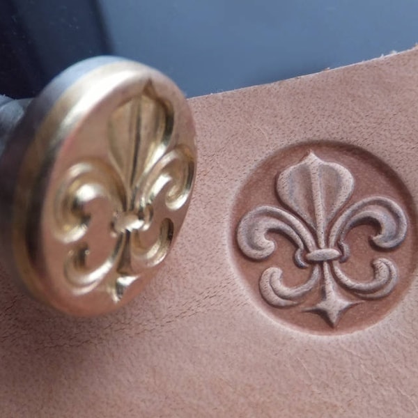 014-17 Fleur de Lis in cirkel Lilie Stamp Leather Saddlery Tool Punch Messing handgemaakt