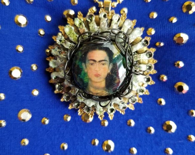 Frida Pendant Brooch