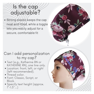 Puede incluir: Una gorra burdeos con estampado floral, con flores rosas y blancas y hojas verdes. La gorra tiene un cord&oacute;n para ajustar y se puede personalizar con texto. El texto de la imagen pregunta sobre el ajuste y la personalizaci&oacute;n.