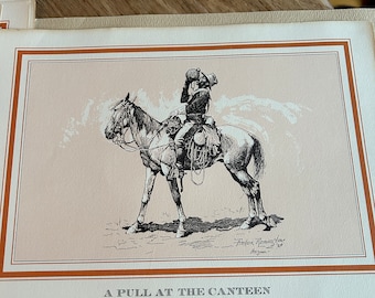 Könnte beinhalten: Eine Schwarzweißillustration eines Mannes zu Pferd, betitelt "A Pull at the Canteen". Der Mann trägt einen Hut und hält eine Kanne. Das Pferd steht auf einem Feld.