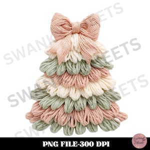 Op de afbeelding: Een decoratieve kerstboom gemaakt van gelaagd garen in roze, groene en crèmetinten, bekroond met een roze strik. De afbeelding bevat de tekst "PNG FILE-300 DPI".