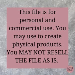 Pu&ograve; includere: Sfondo rosa con testo bianco che recita: "Questo file &egrave; per uso personale e commerciale. Puoi usarlo per creare prodotti fisici. NON PUOI RIVENDERE IL FILE COS&Igrave; COM'&Egrave;." Il testo "Swanky Sheets" &egrave; in un carattere pi&ugrave; piccolo nell'angolo in basso a destra dell'immagine.