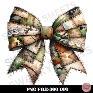 Könnte beinhalten: Eine große, dekorative Schleife mit einem Patchwork-Design. Die Schleife zeigt Tarnmuster in Grün, Braun und Beige, mit Spitzenabschnitten. Sie ist mit dunklem Faden zusammengenäht. Der Text "PNG FILE-300 DPI" befindet sich unten im Bild.