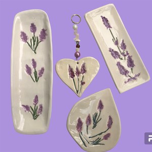 Lavendelblume handbemalte, lebensmittelechte große und kleine rechteckige und blattförmige Tabletts