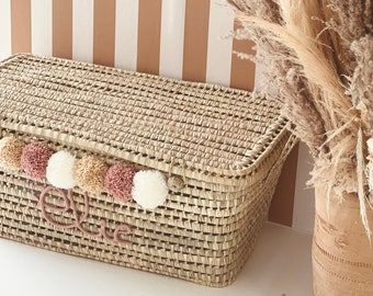 Caja de juguetes con pompones personalizada
