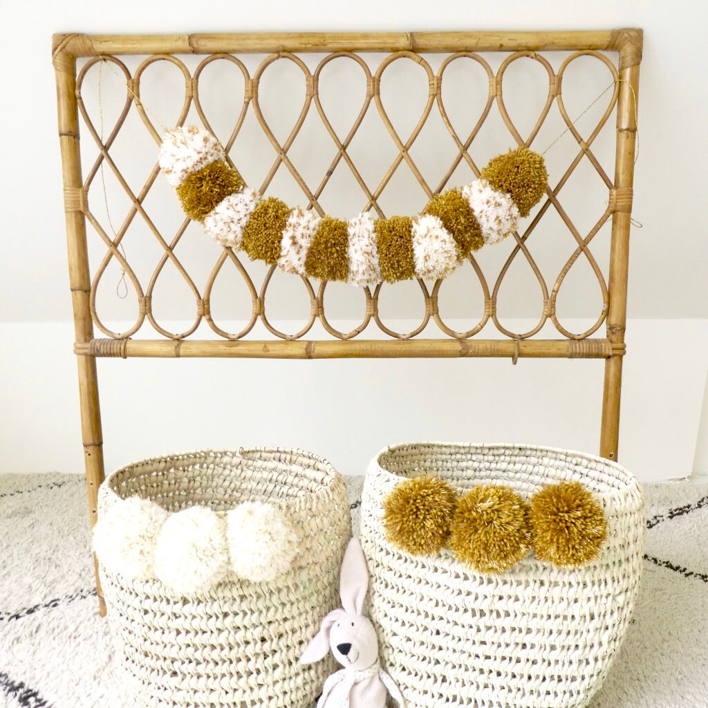 Guirlande de 12 Pompons en Laine