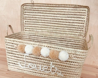 Personalized toy box with pompoms and first names in ecru color