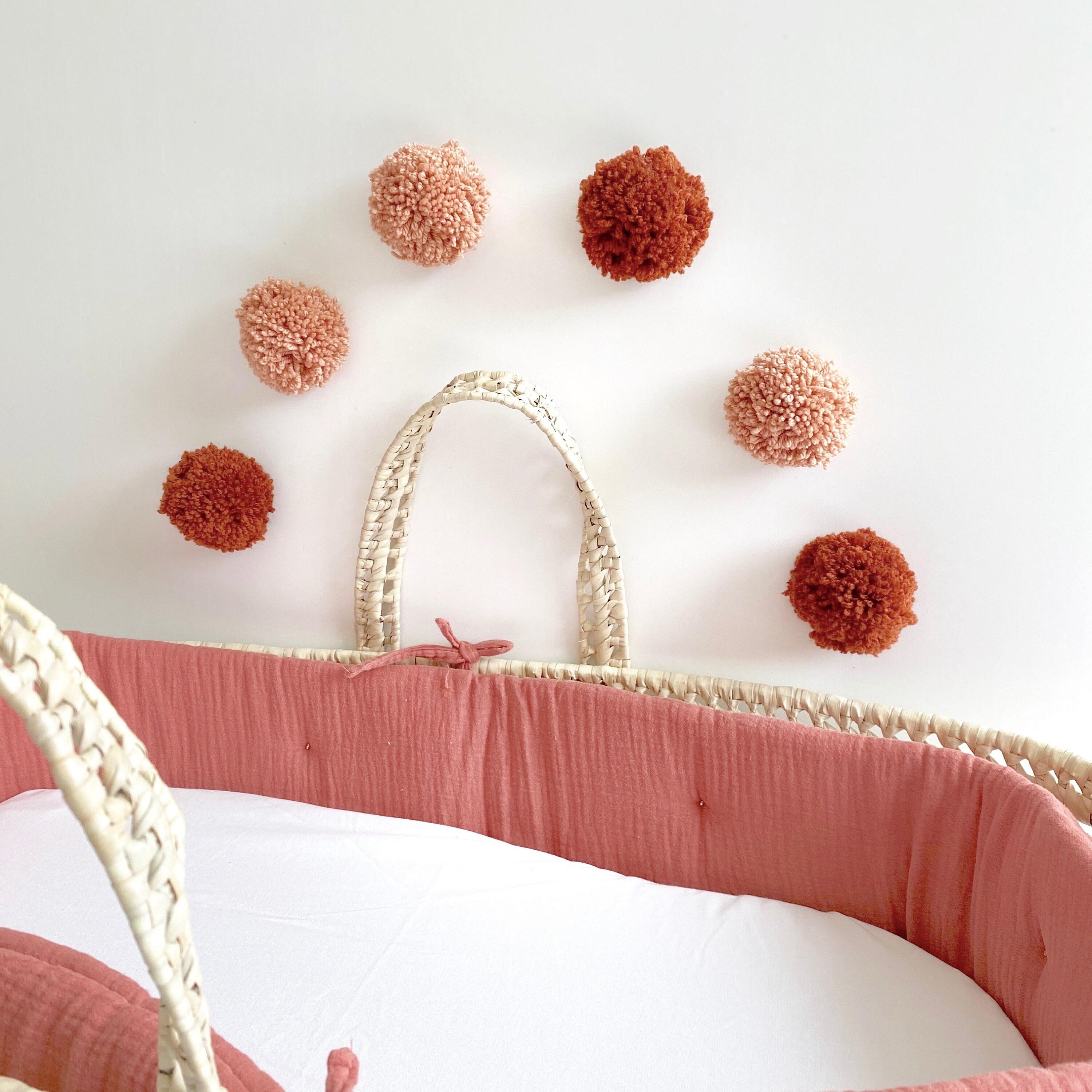 Pompons Muraux en Laine Jacky & Family | Attaches Fournies