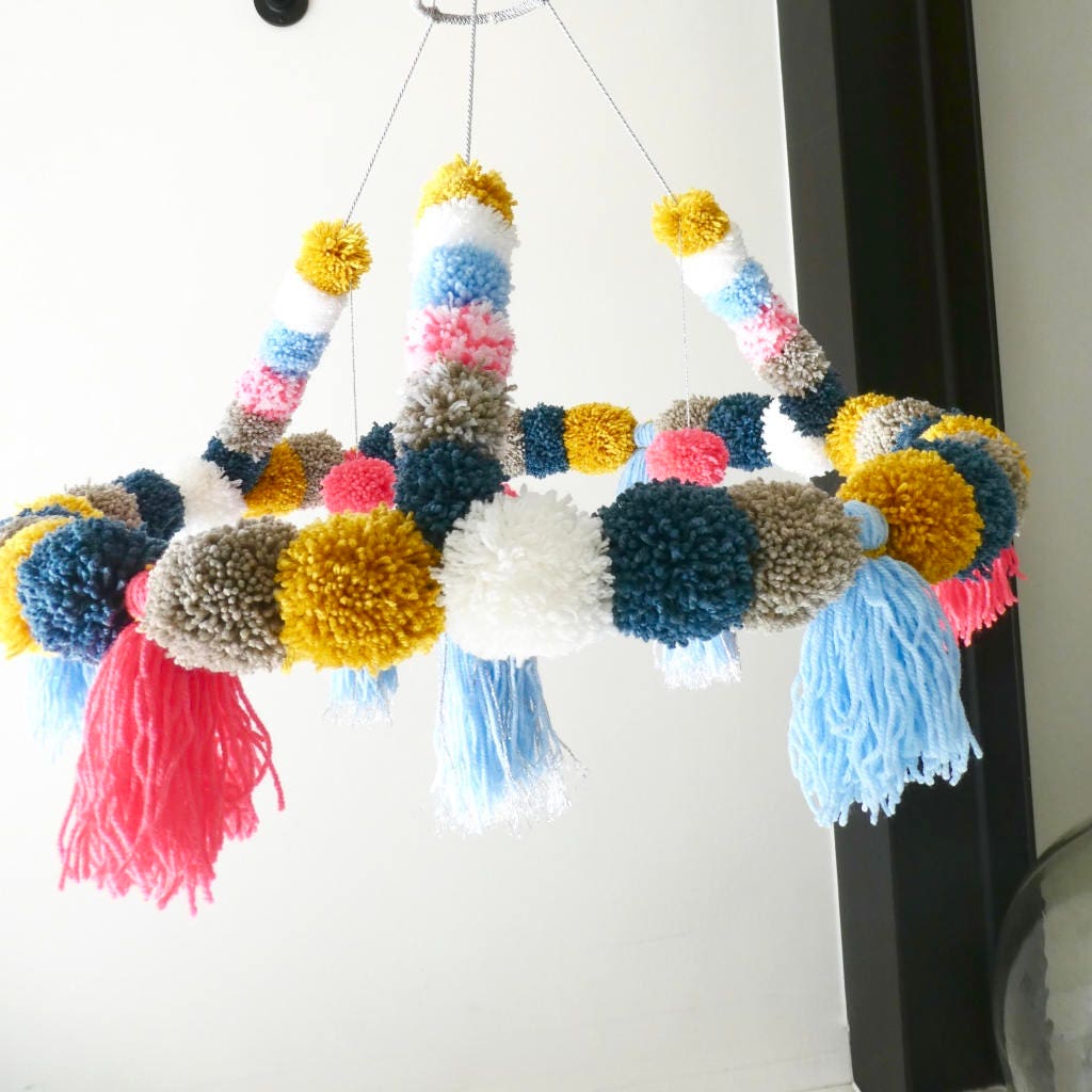 Mobile Bébé ou Grand Lustre de Pompons, Diamètre et Coloris Personnalisables