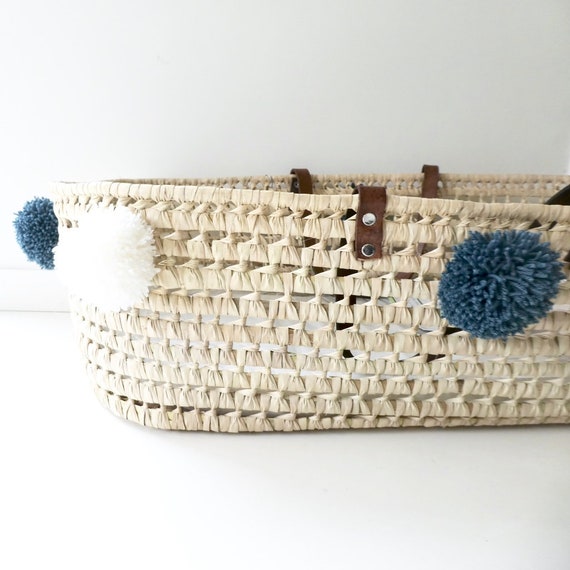 Bebe Couffin Pompones Azules Pato Y Ecru Y Mangos De Cuero Etsy