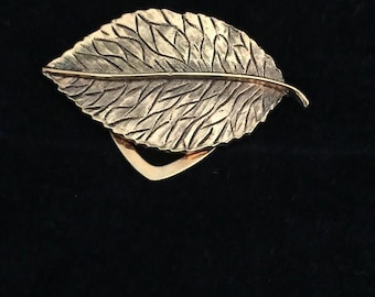 Vintage Gold Tone Leaf Scarf Clip