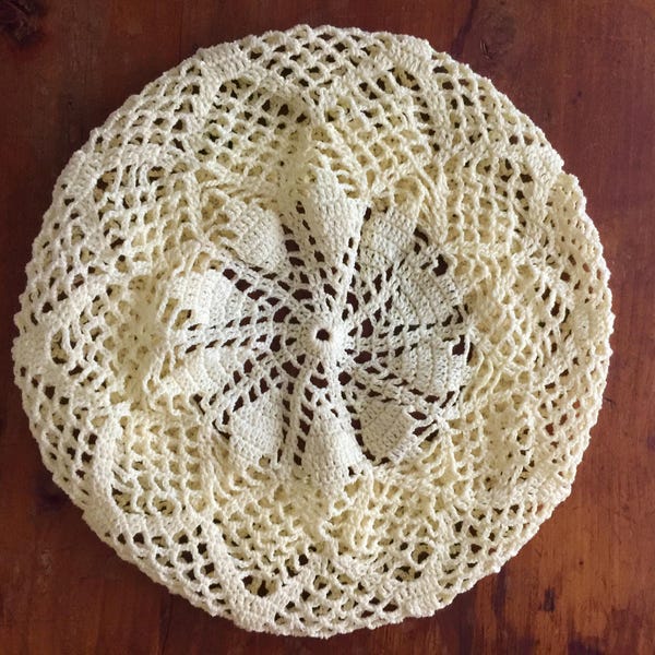 Gorro/boina de encaje de verano para mujer, estilo boho/hippie, de ganchillo, color amarillo/beige. Nuevo.