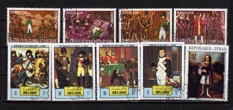 Op de afbeelding: Een verzameling van negen rechthoekige postzegels met historische illustraties van Napoleon. De postzegels tonen diverse sc&egrave;nes, waaronder militaire figuren, portretten en interieurs, met tekst zoals NAPOLEON, REPUBLIQUE DU TCHAD en UMM AL QIWAIN.