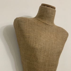 Wandhalterung Männliche Display Burlap Half Mannequin Torso Maniquin Vintage Französisch Stil Schmuck Büste Display Papier Maische Schmuck Halter Organizer