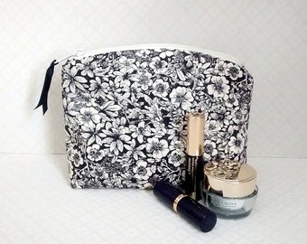 Liberty Fabric Makeup Bag, Liberty of London, Cosmetic Bag, Liberty Tana Lawn, Makeup Pouch, Floral Makeup Bag, Handmade Gift Idea,